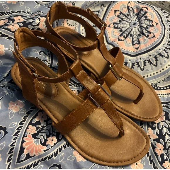 EuroSoft by Sofft Women's Brown Faux‎ Leather Flat Thong Ankle Strap Sandals, 8 - Picture 1 of 6